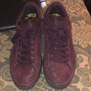 Burgundy pumas